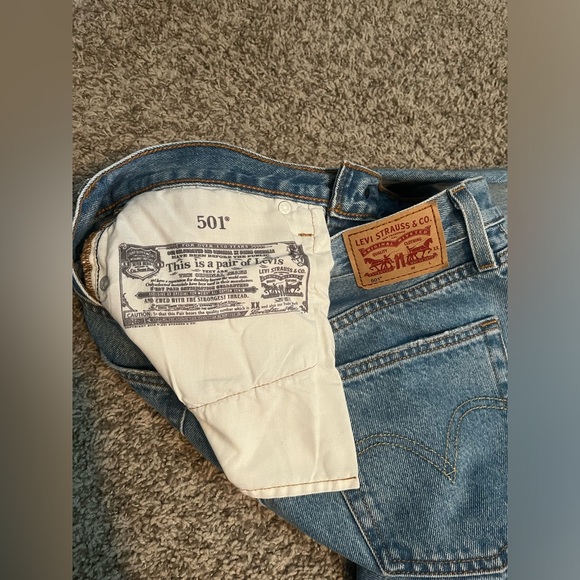 Levi’s Woman 501 Jeans - Picture 4 of 8